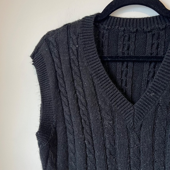 Boutique Black Knitted Long Sweater Vest - Picture 2 of 5